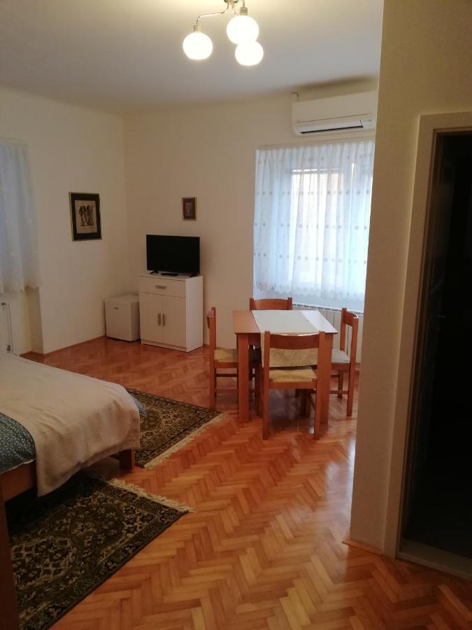 Sobe Sabec Bed and Breakfast Postumia Esterno foto