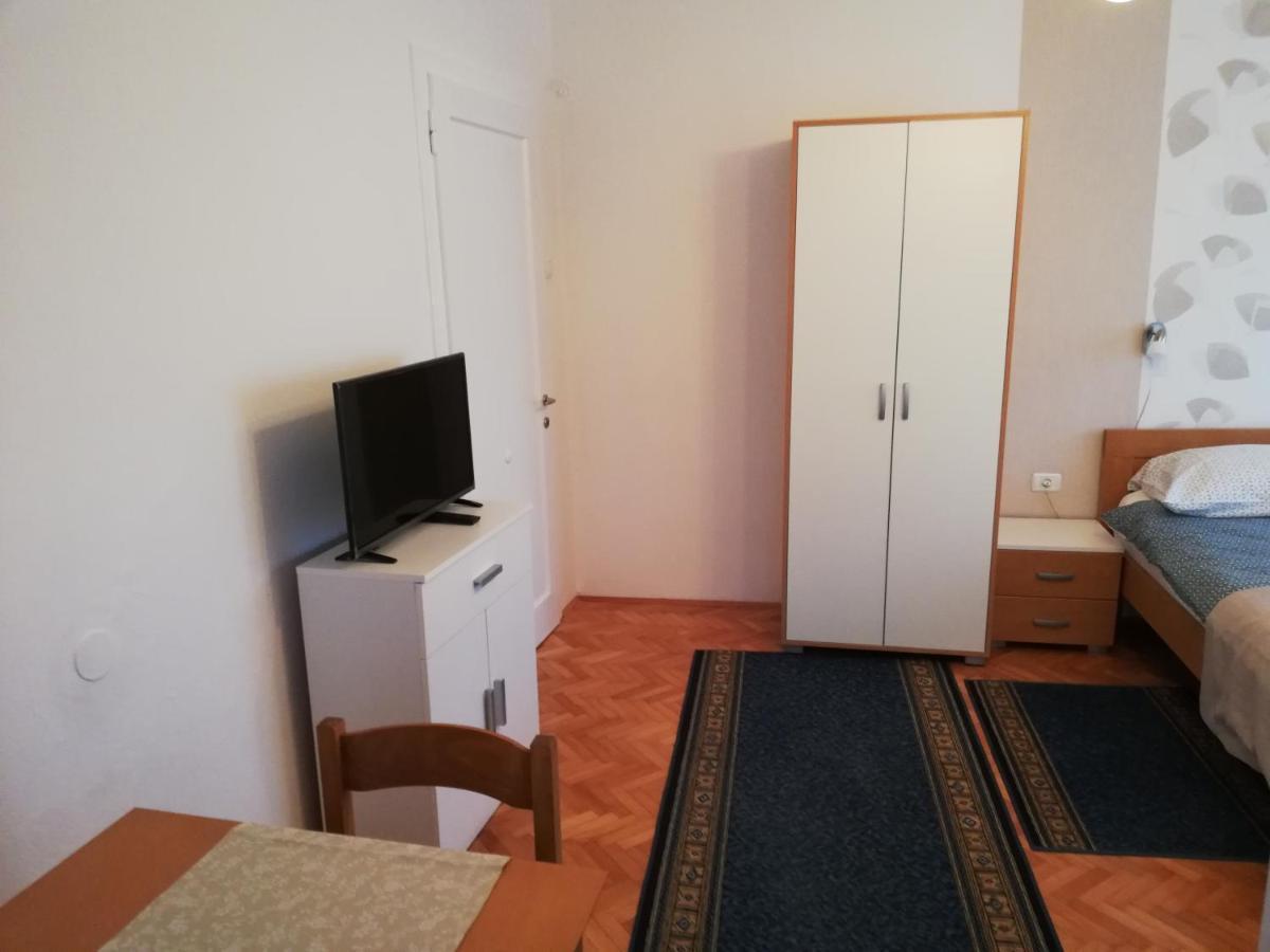 Sobe Sabec Bed and Breakfast Postumia Esterno foto